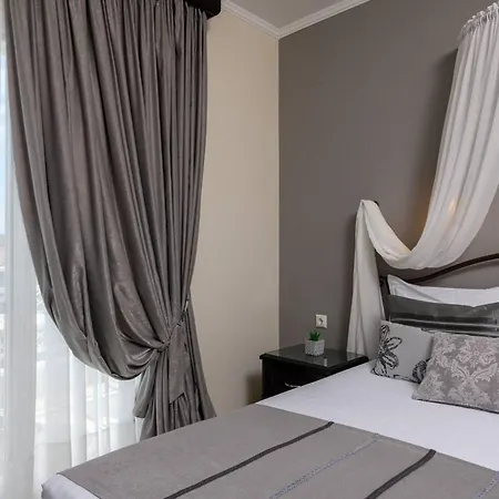 Niki Apartment *