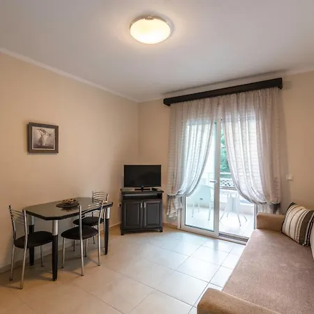 Niki Apartament *